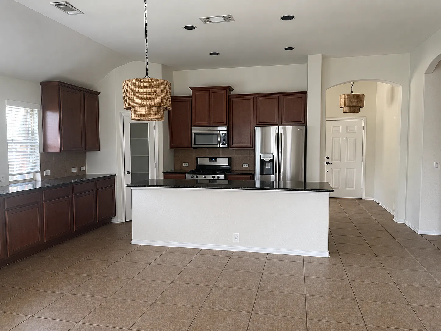 616 Brooks St — Photo 3