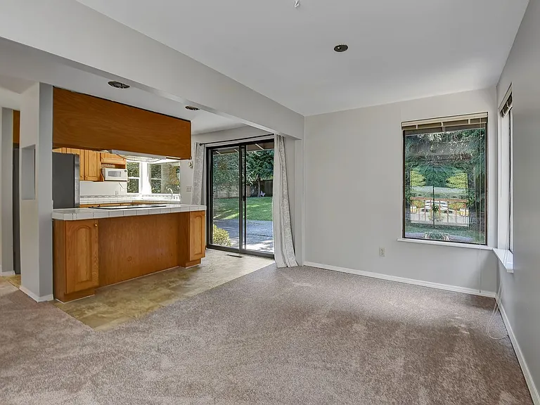 10035 NE 28th Pl — Photo 8