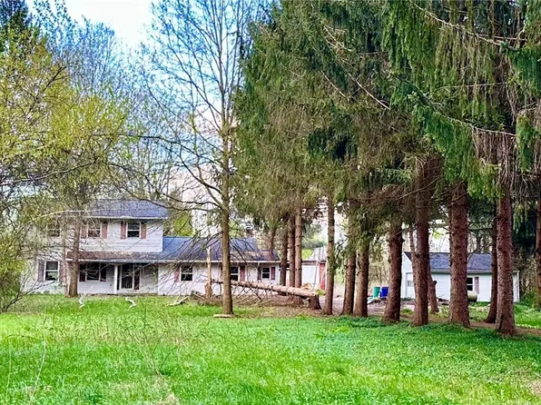 12754 Chamberlain Rd, Aurora, OH 44202