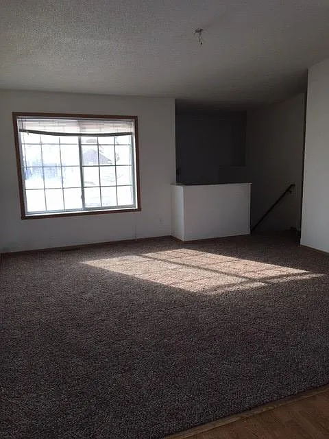 4 bed, 1894 sqft, $2,195 — Photo 4
