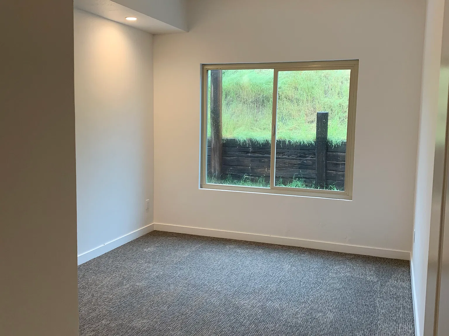 4 bed, 2215 sqft, $4,800 — Photo 3