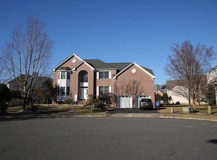 3 Sovar Ct, Edison, NJ 08820