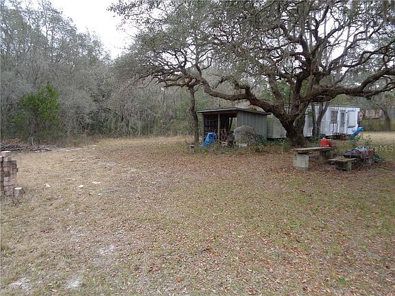 3rd image of 13101 Oakwood Dr