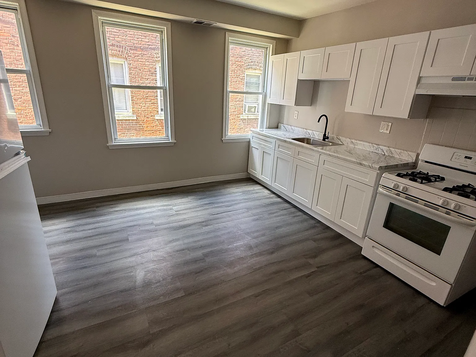 2 bed, $1,600 — Photo 3