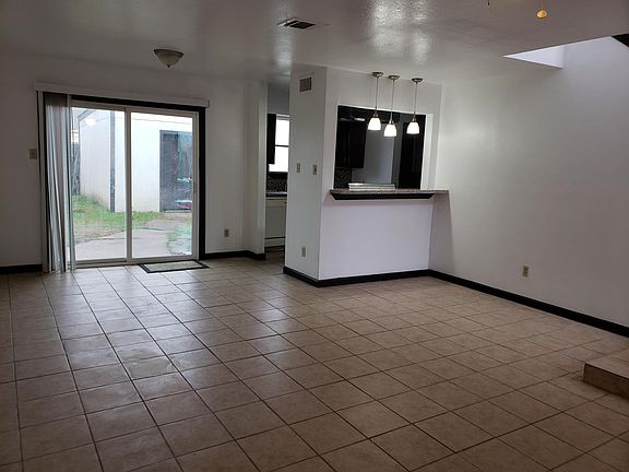 3rd image of 6346 Cambridge Glen Ln
