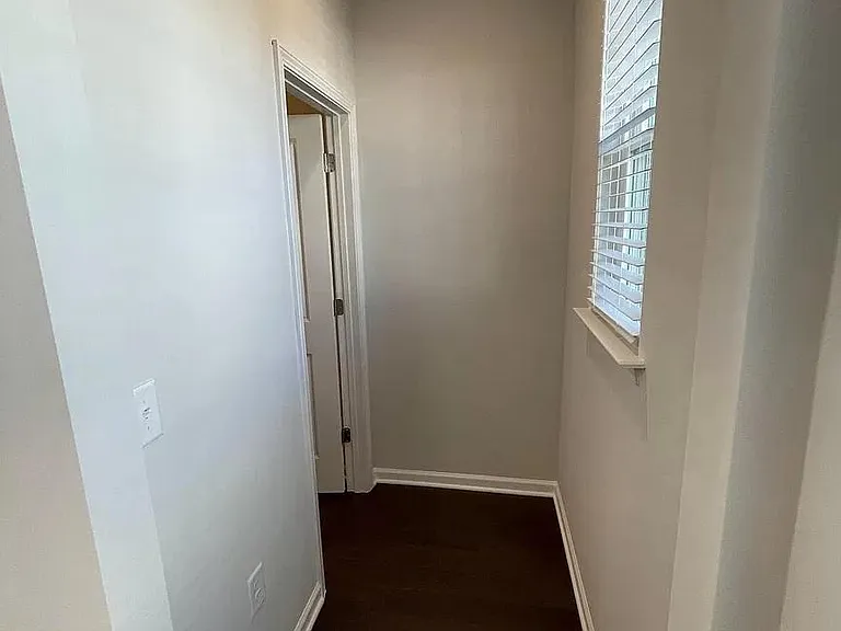 1049 Islip Pl — Photo 31