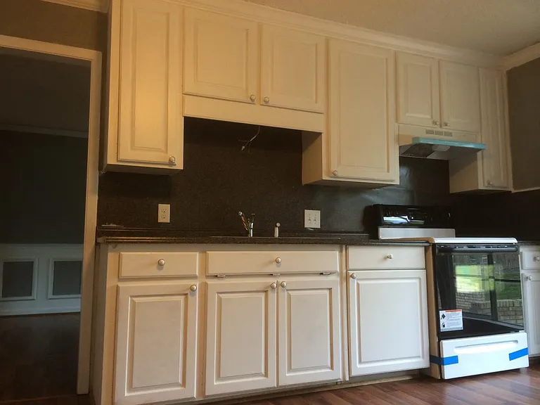 1703 Delano St — Photo 10
