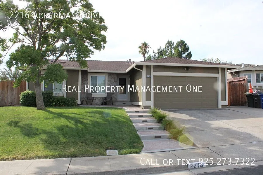 Beautiful 3 Bed, 2 Bath Single Story in Perfect Pittsburg Location — Photo 3