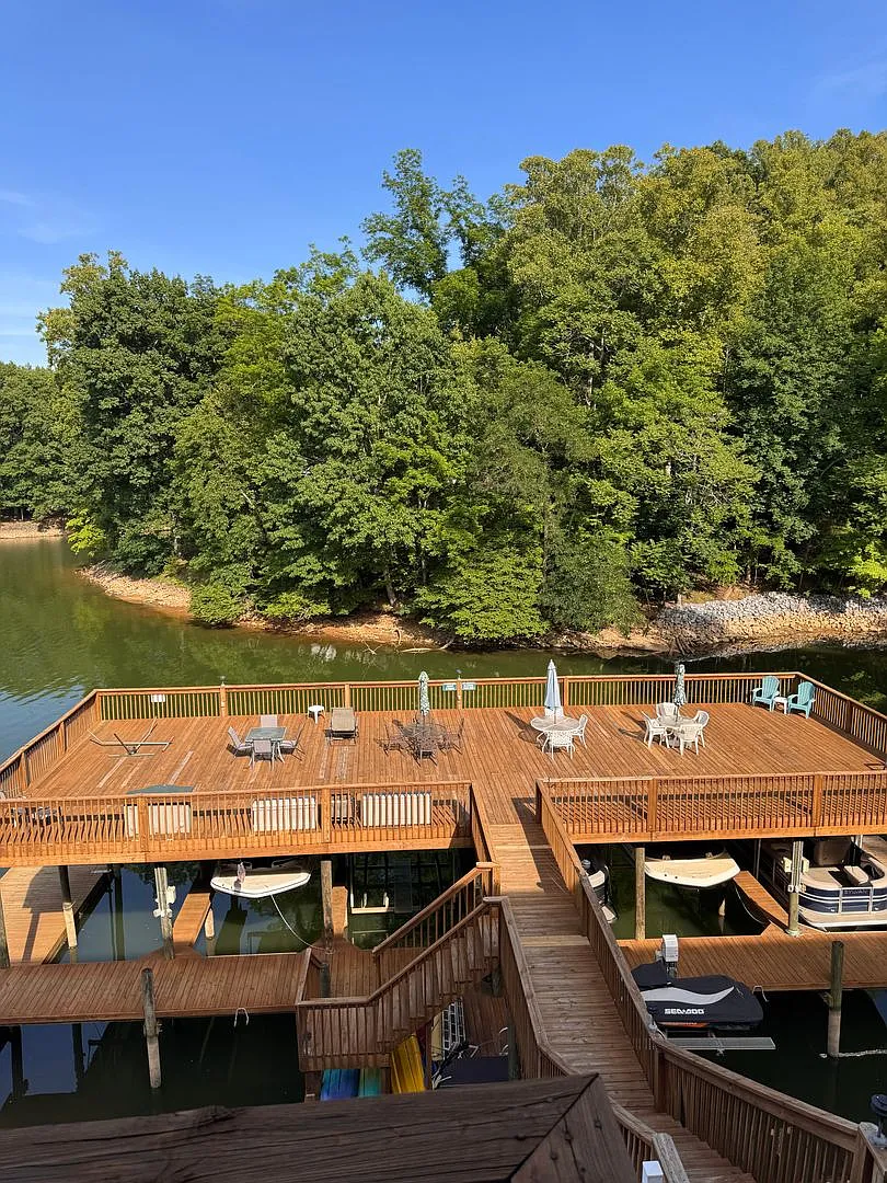 3 Bedroom || 3.5 Bathroom - Lakefront Townhome — Photo 3