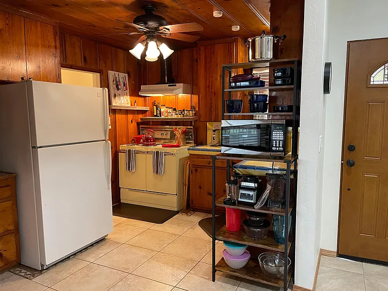 4130 Merritt Blvd — Photo 3
