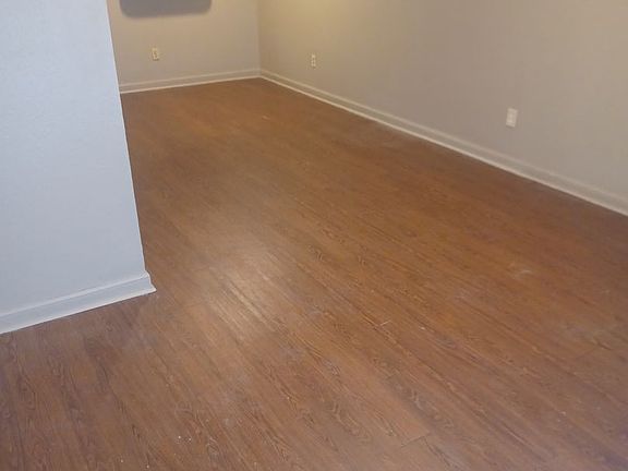 2nd image of 402 Loire Ave #B