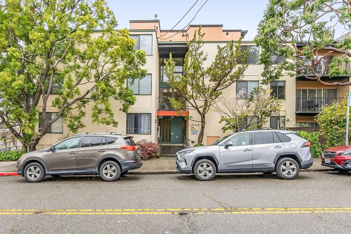 Building Photo - 1550 Walnut St #1