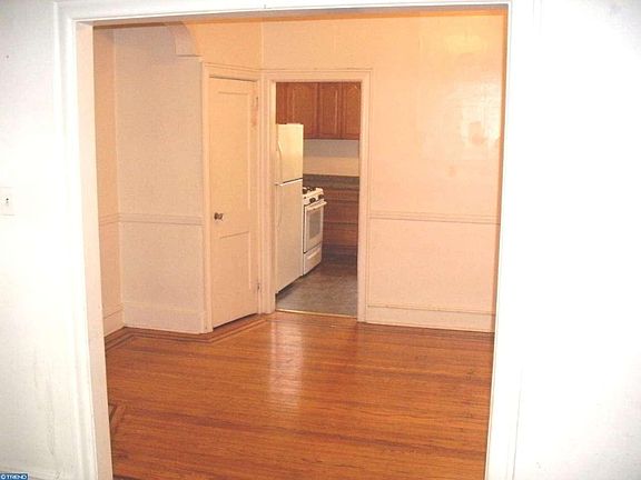 3rd image of 5916 N Franklin St