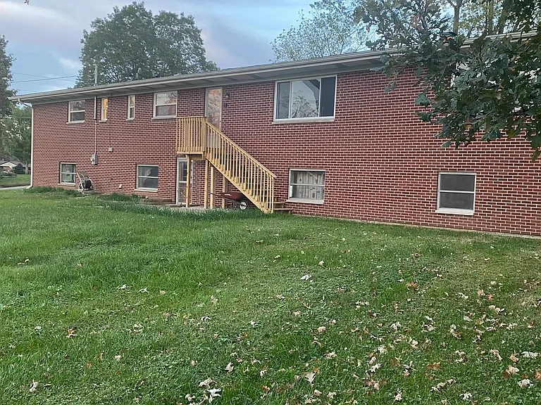 3360 Fair Oaks Dr — Photo 10
