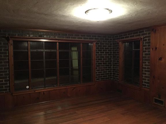 5th image of 739 W 6th St