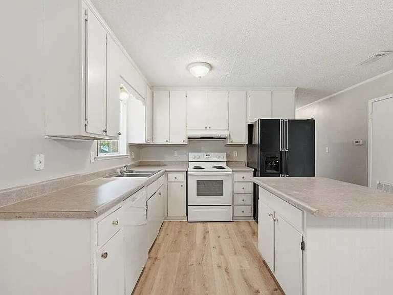 106 Andrews Ave — Photo 17