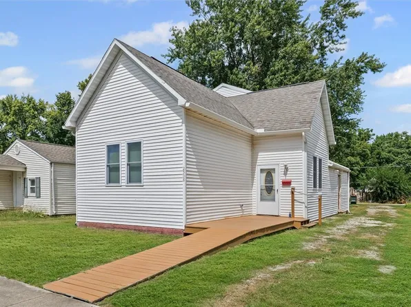 2508 Champaign Ave, Mattoon, IL 61938