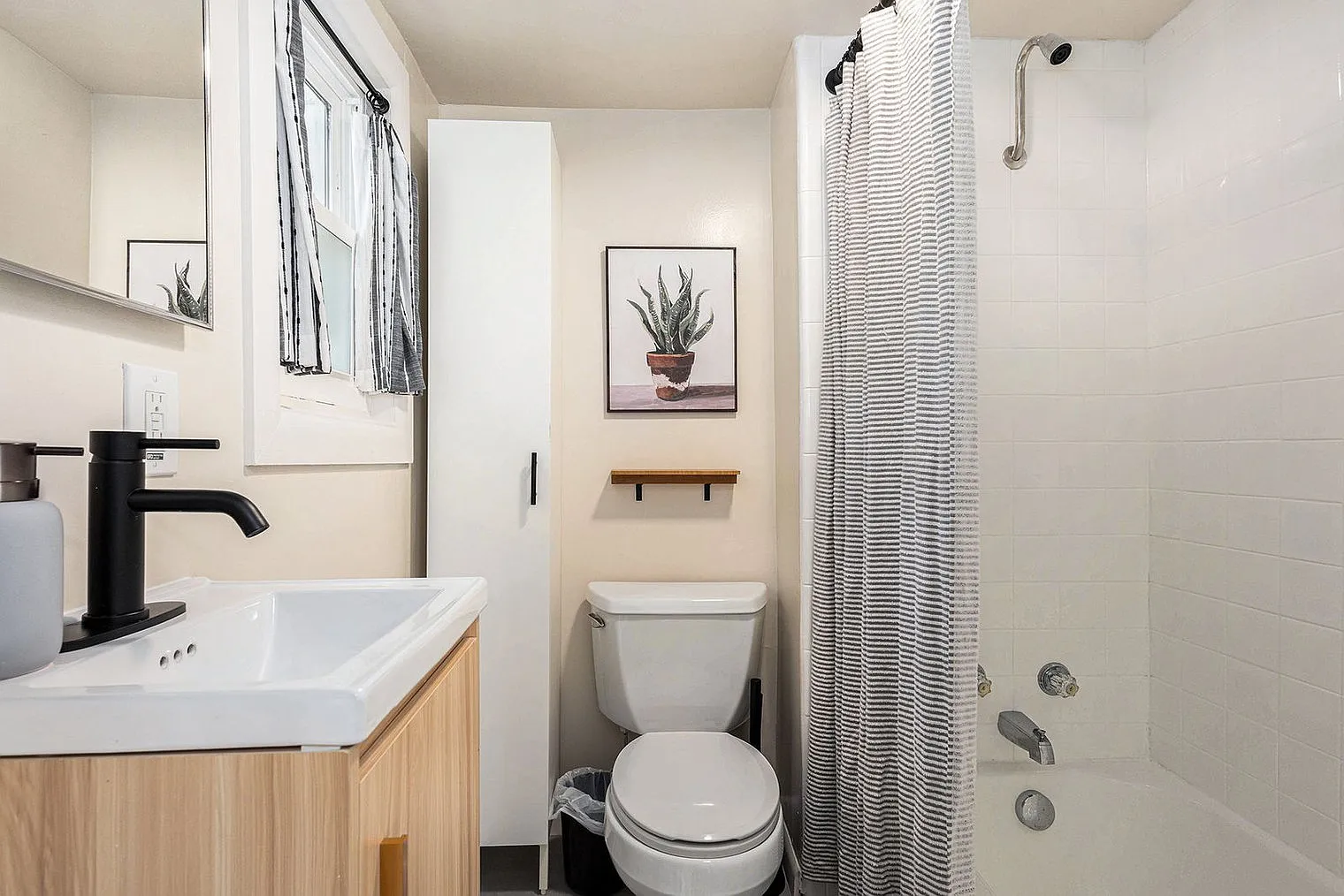 1 bed, 1.0 bath, 398 sqft, $2,365 — Photo 3