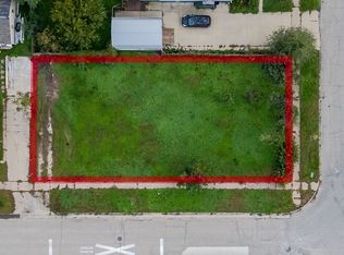 901 & 903 E Bromley St, Marshalltown, IA 50158