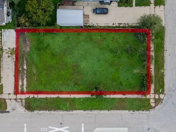 901 & 903 E Bromley St, Marshalltown, IA 50158