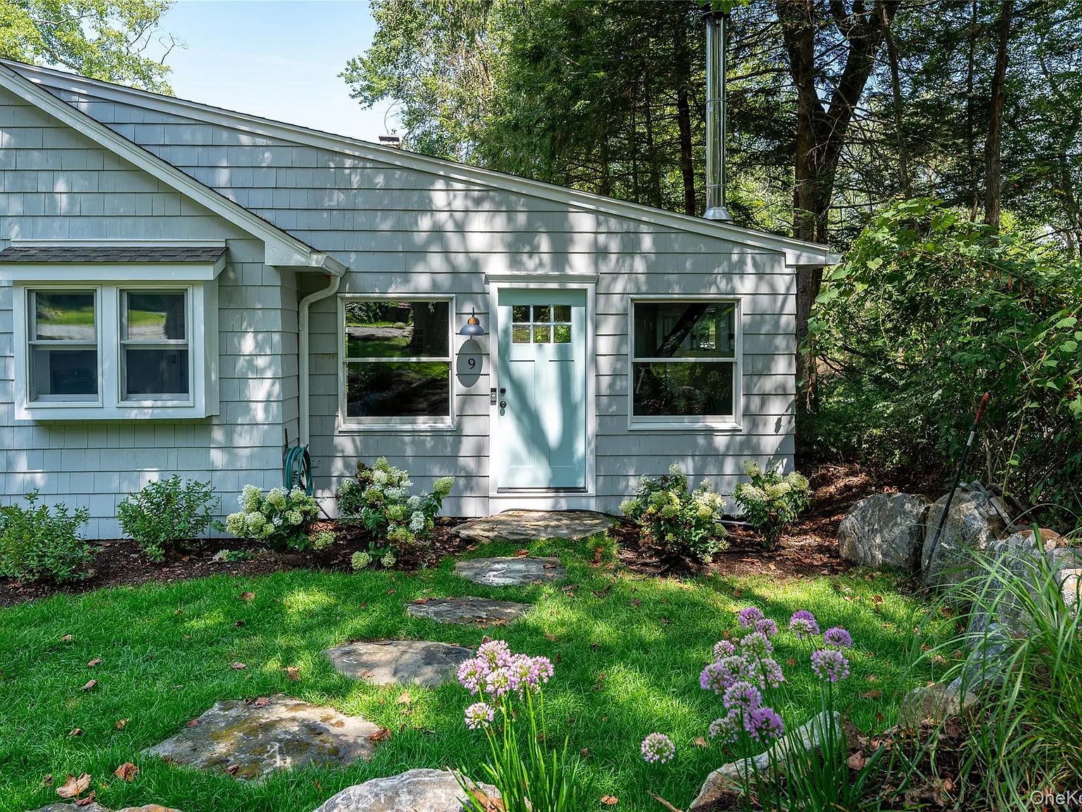 3 bed, 1.0 bath, 1300 sqft, $5,500 — Photo 3