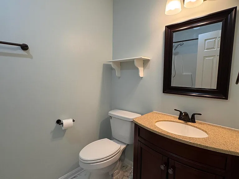 407 Hickory St #UP — Photo 9