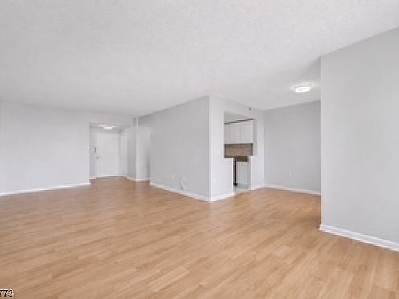 3rd image of 100 Old Palisade Rd APT 1410