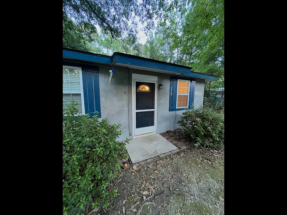 218 Moore Ave