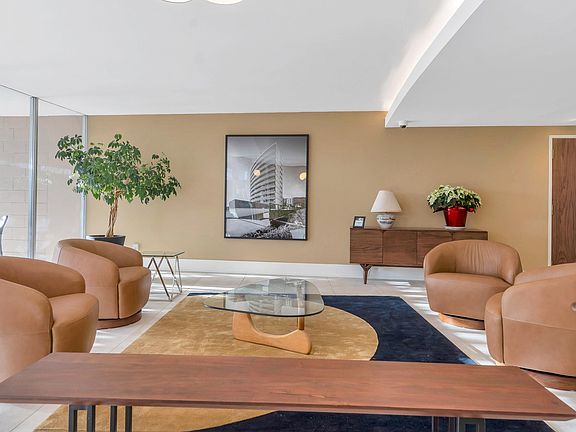 3rd image of 2135 Argyle Ave #502