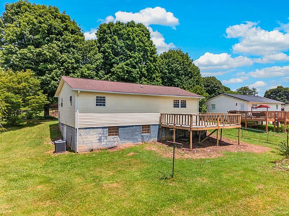 3rd image of 2090 Herron Dr