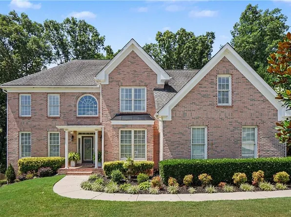 918 Edgewater Dr, Loganville, GA 30052