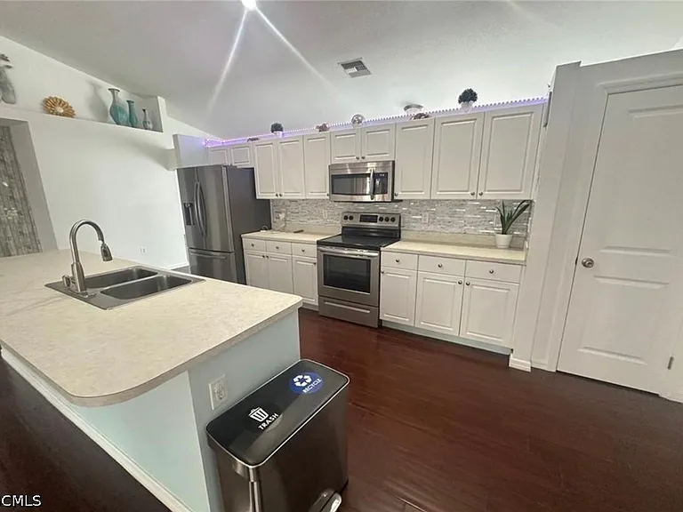 2115 NW 19th Ave — Photo 9