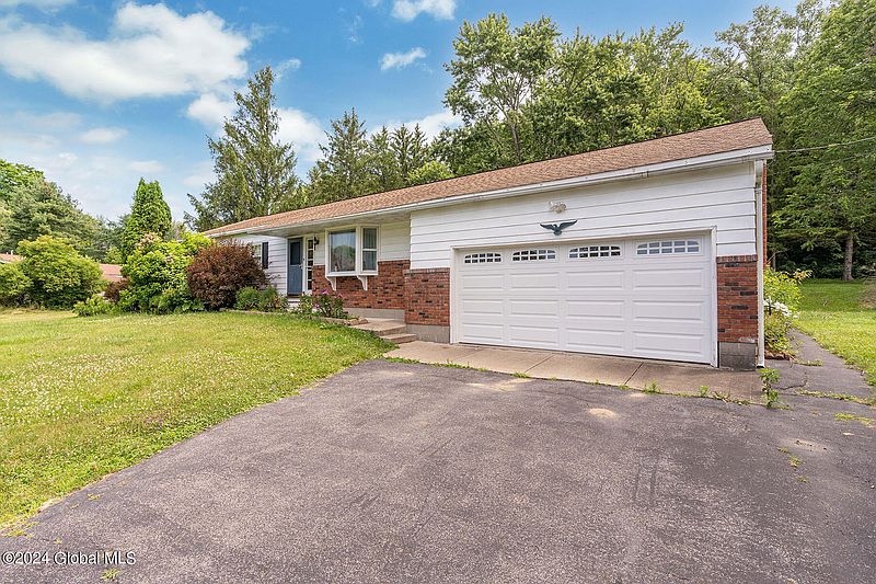 4th image of 110 Country Ridge Court