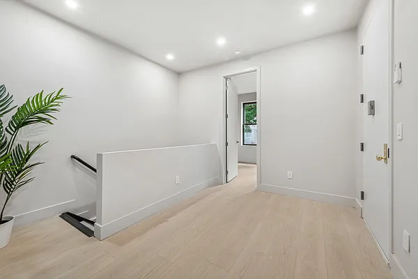 Rented by Purple Stone Realty LLC | media 4