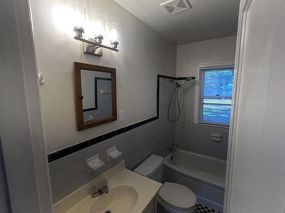 2nd image of 1311 Victor Dr #3