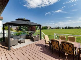 49 N Everhollow Ave SW, Calgary, AB T2Y0A9
