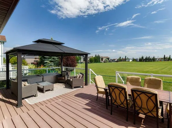 49 N Everhollow Ave SW, Calgary, AB T2Y 0A9