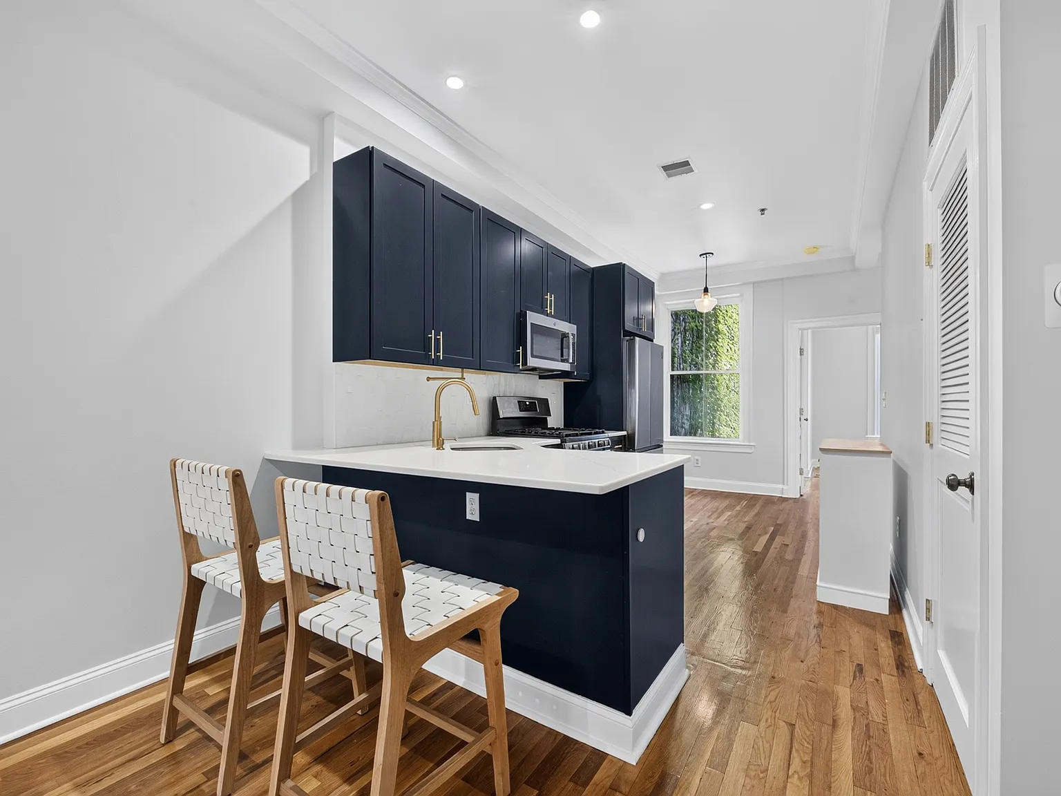 2 bed, $4,150 — Photo 4