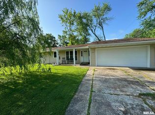 1129 W Boone St, Salem, IL 62881