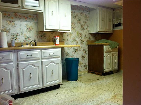 3rd image of 125 1st St