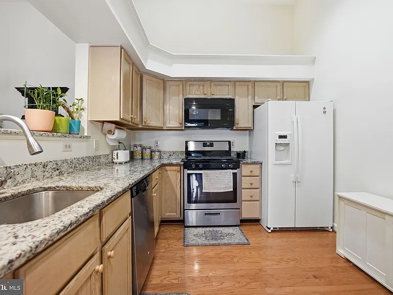 9224 Cardinal Forest Ln #J — Photo 7