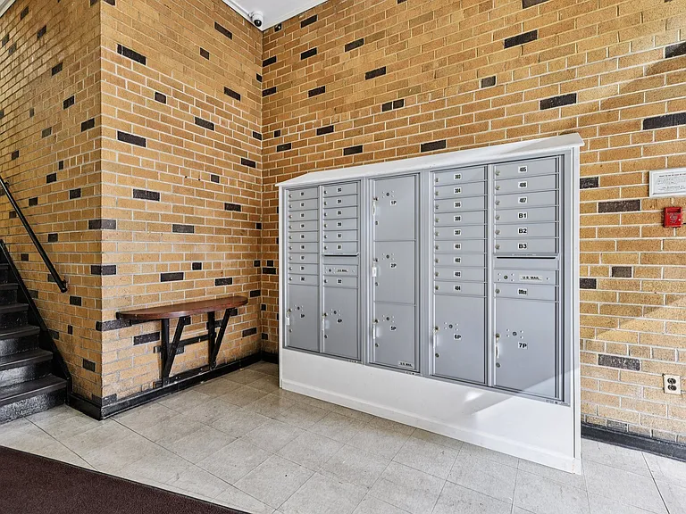 Alpha House — Photo 18
