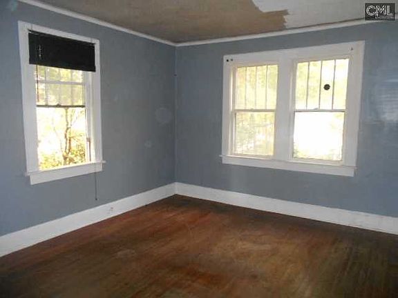 5th image of 4912 Burke Ave