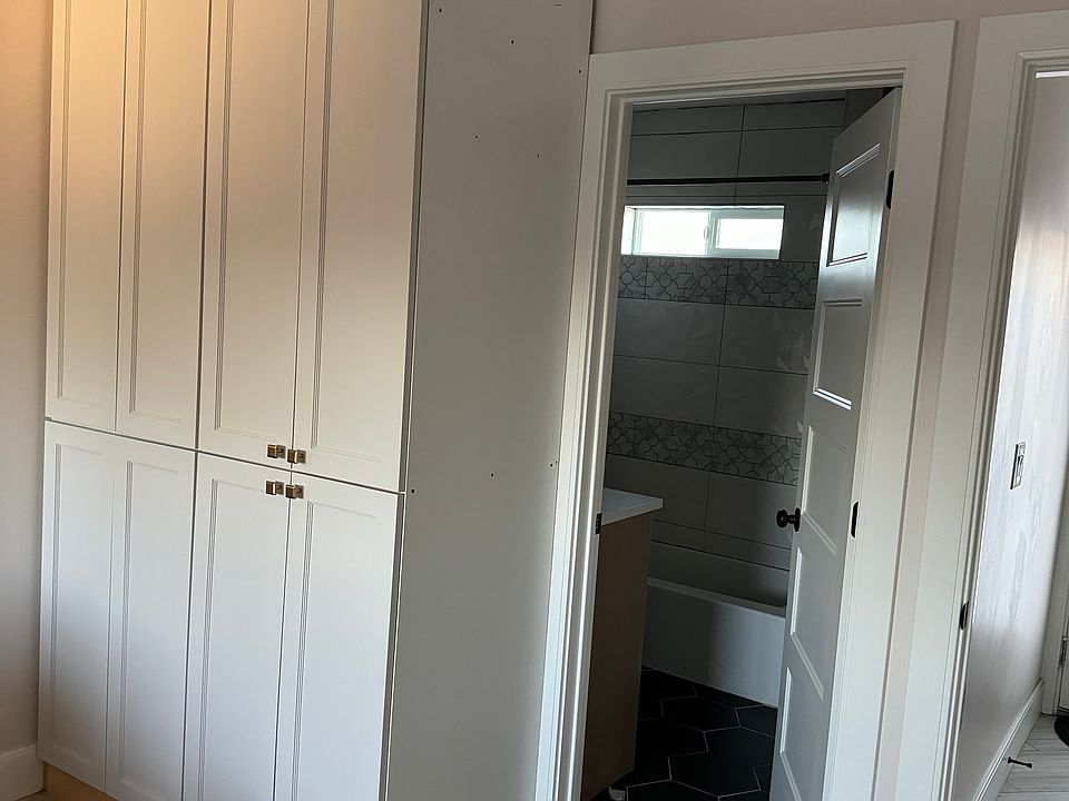 Entrance to the bathroom