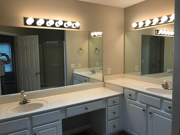 2nd image of 126 Agee Cir E