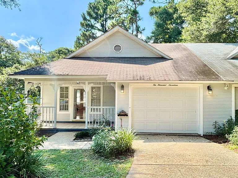 10017 Foxrun Rd — Photo 1