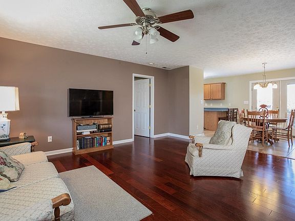 3rd image of 124 Lofton Dr