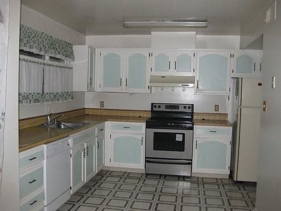 2nd image of 15271 Lodge Ter