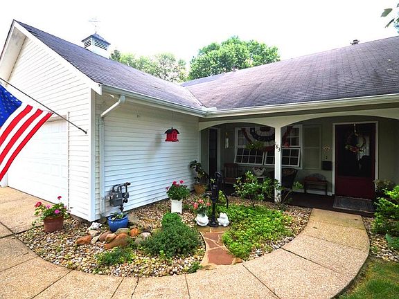 3rd image of 183 Tamarack Dr