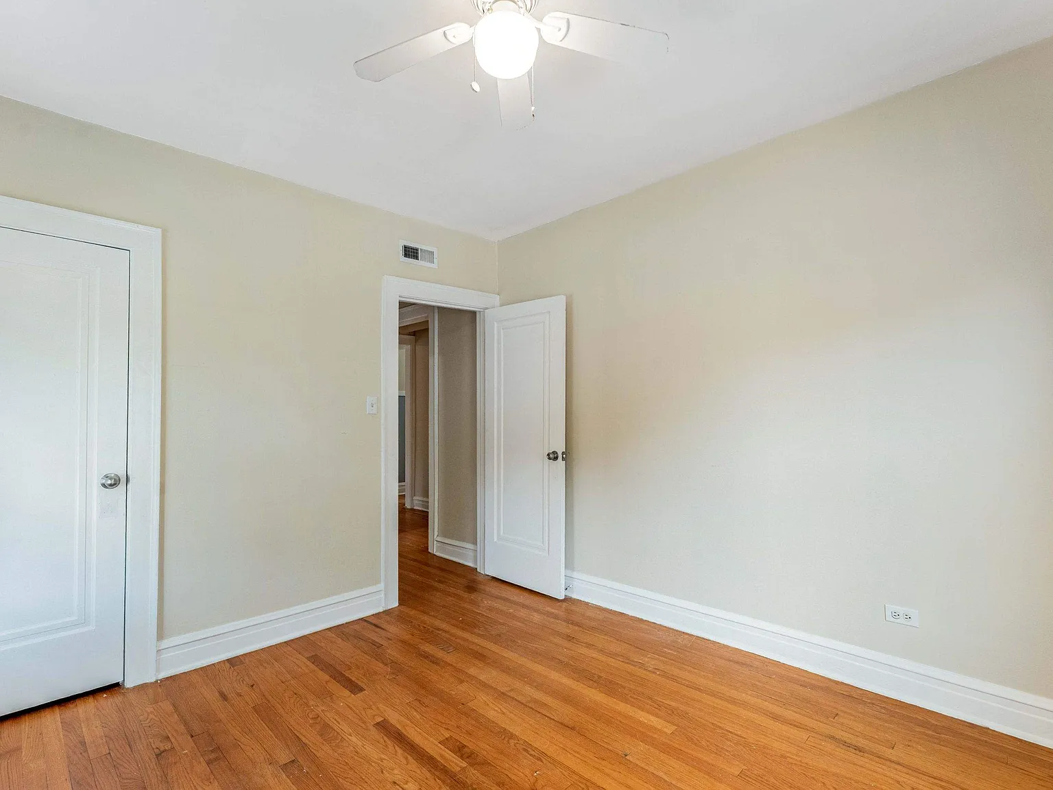 2 bed, 850 sqft, $1,200 — Photo 4
